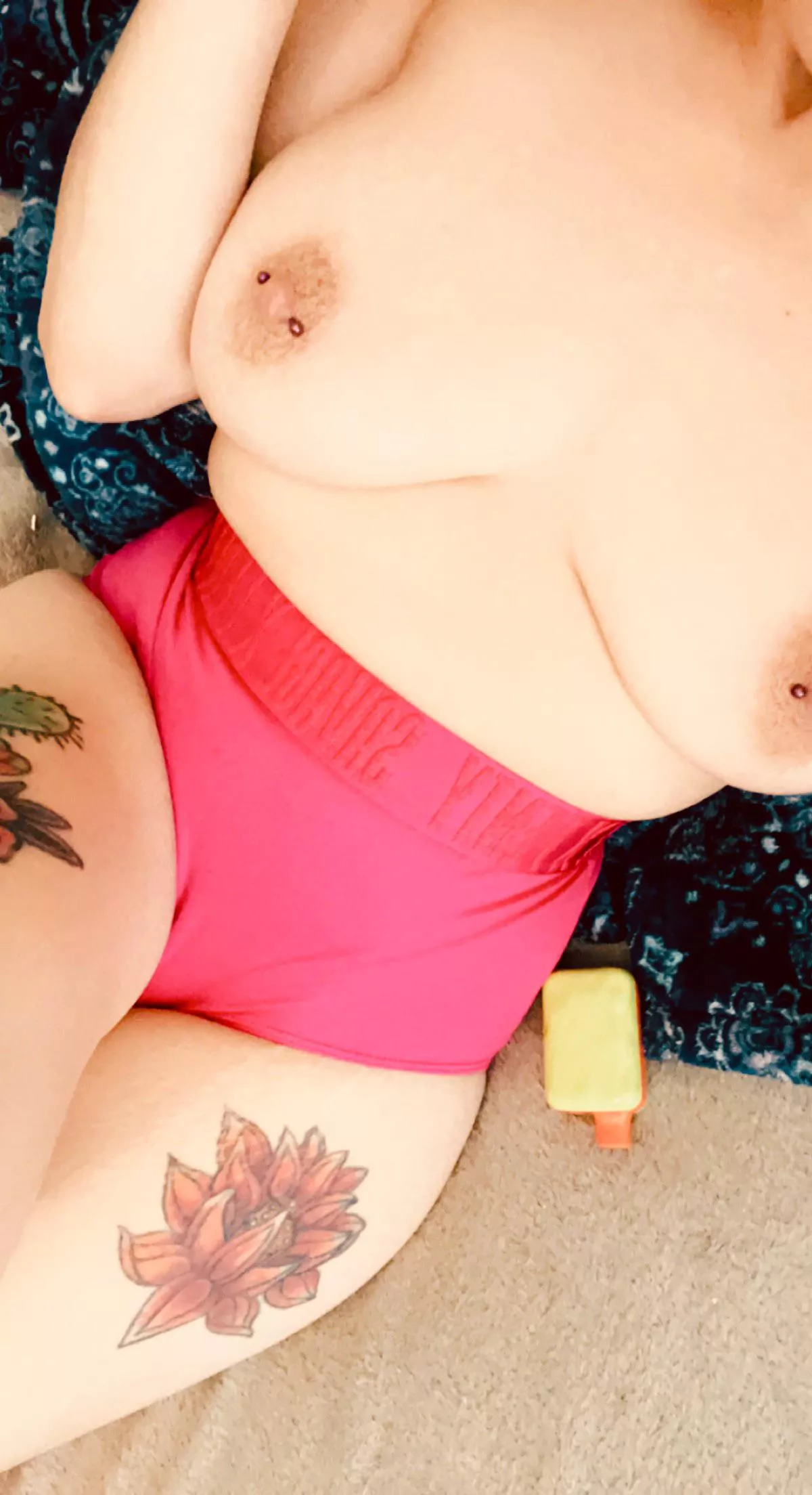 eat my pussy while i hit my vape🥝💨