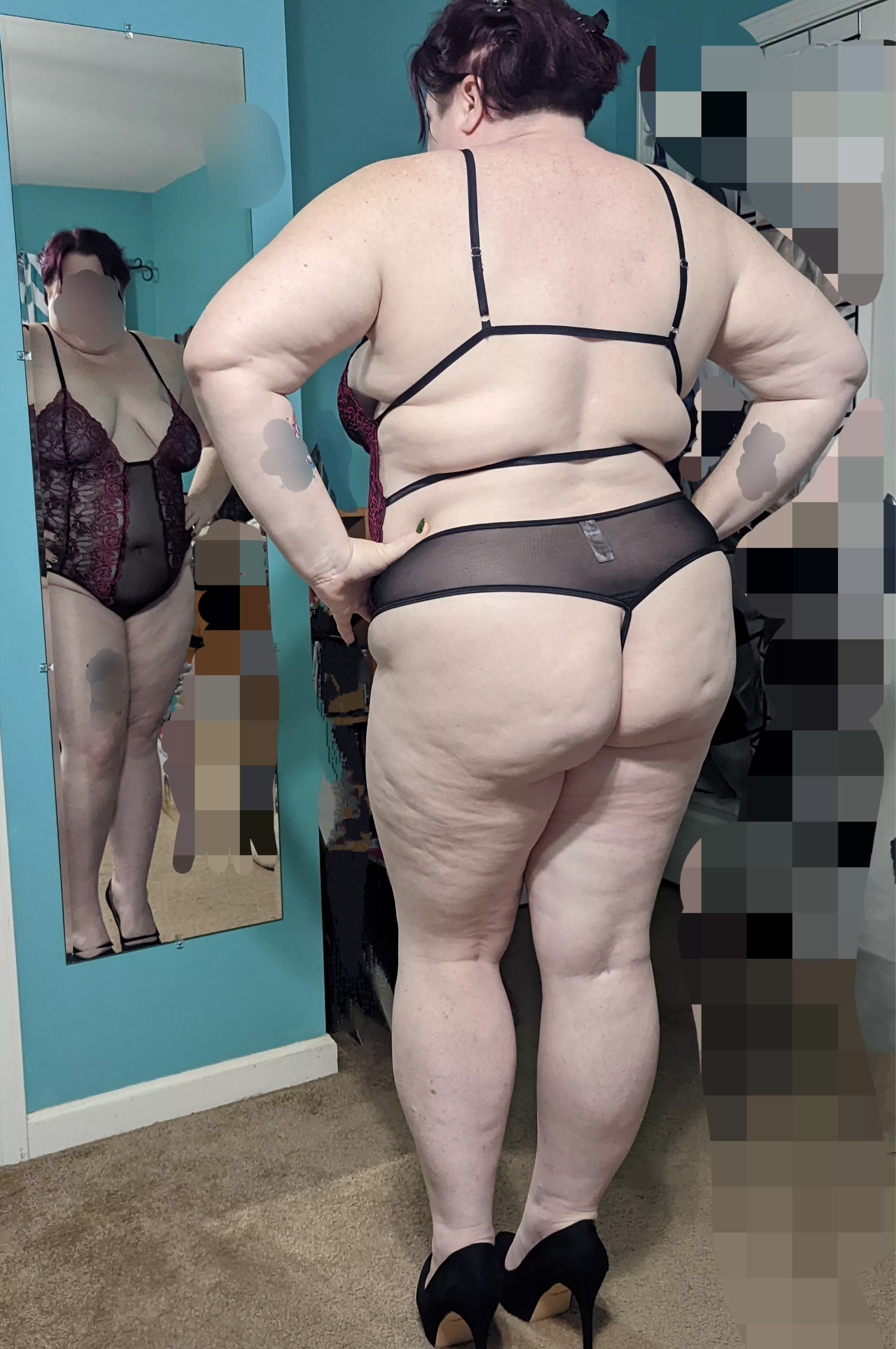 Everyone ready for Sexy Sunday? Who is your NFL team? Mine isn't even being shown because it's vs the Broncos lol