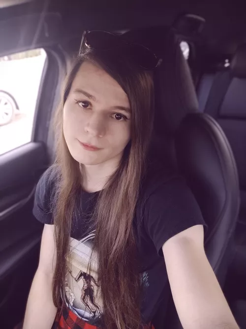 Felt cute while finishing my Christmas shopping , how can you not when in a skirt?😊