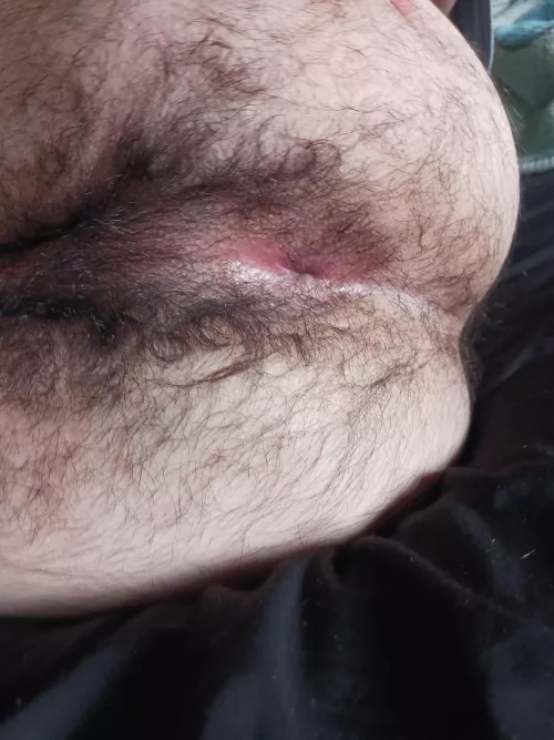 fuck my tight pink hole while you rub my bush 😋