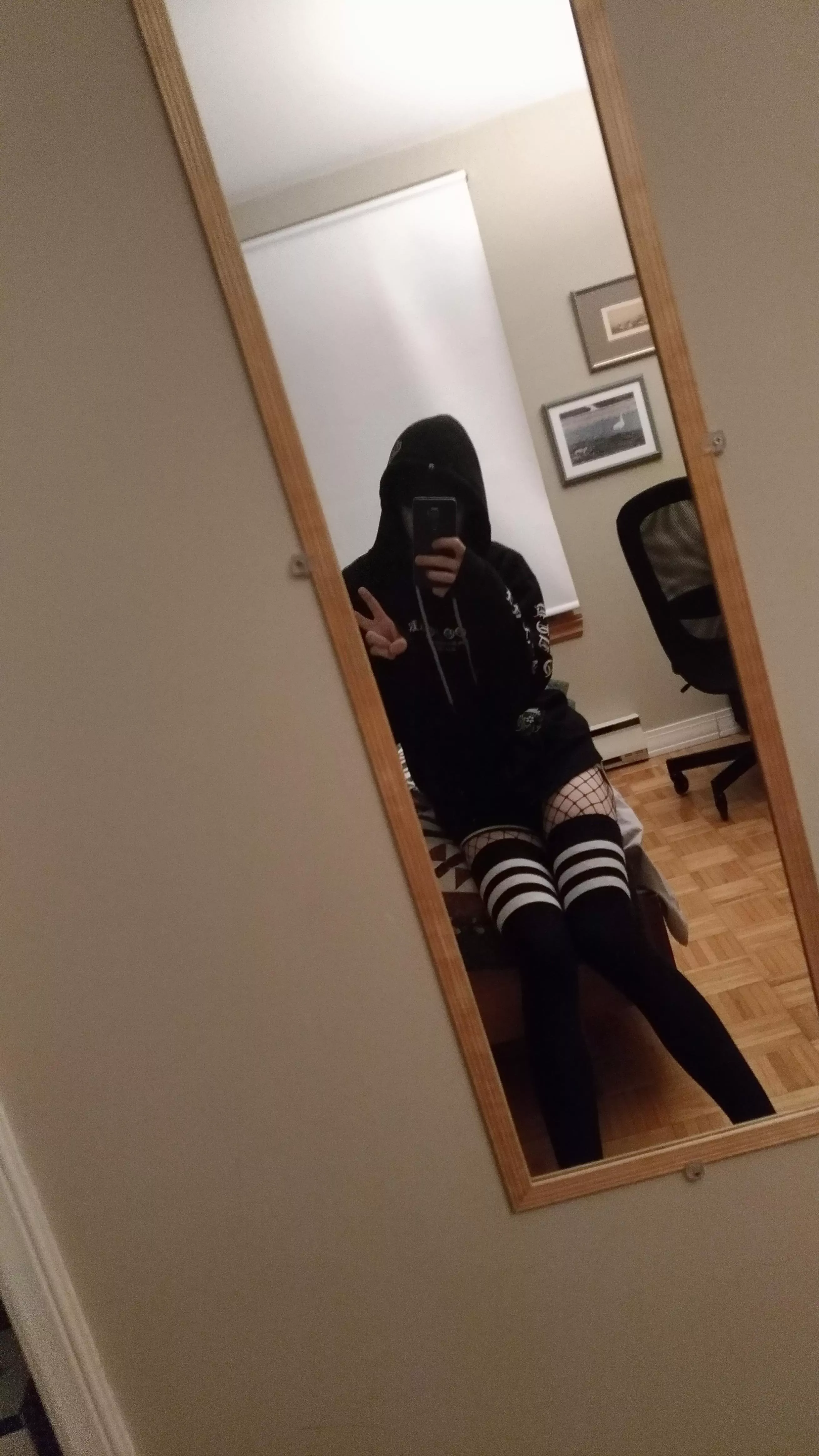 hiiiiiii !!!! femboy friday (VERY late) (im drunk)