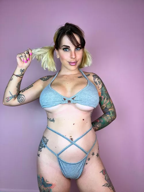 Hope you like my tummy piercing [IMG]