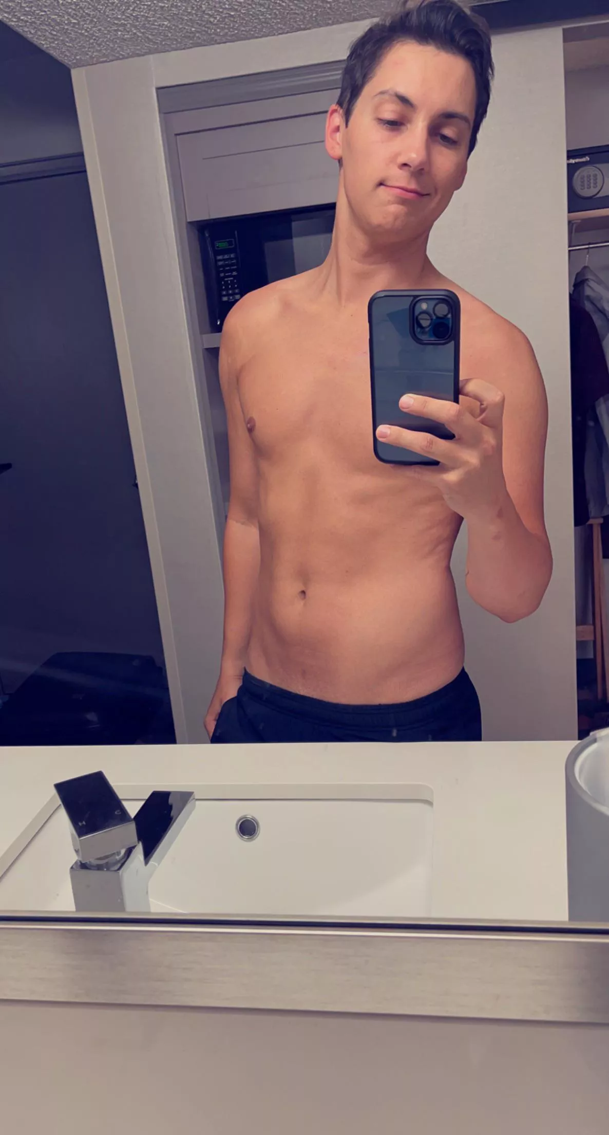 Hotel days but still the same pre-run selfie