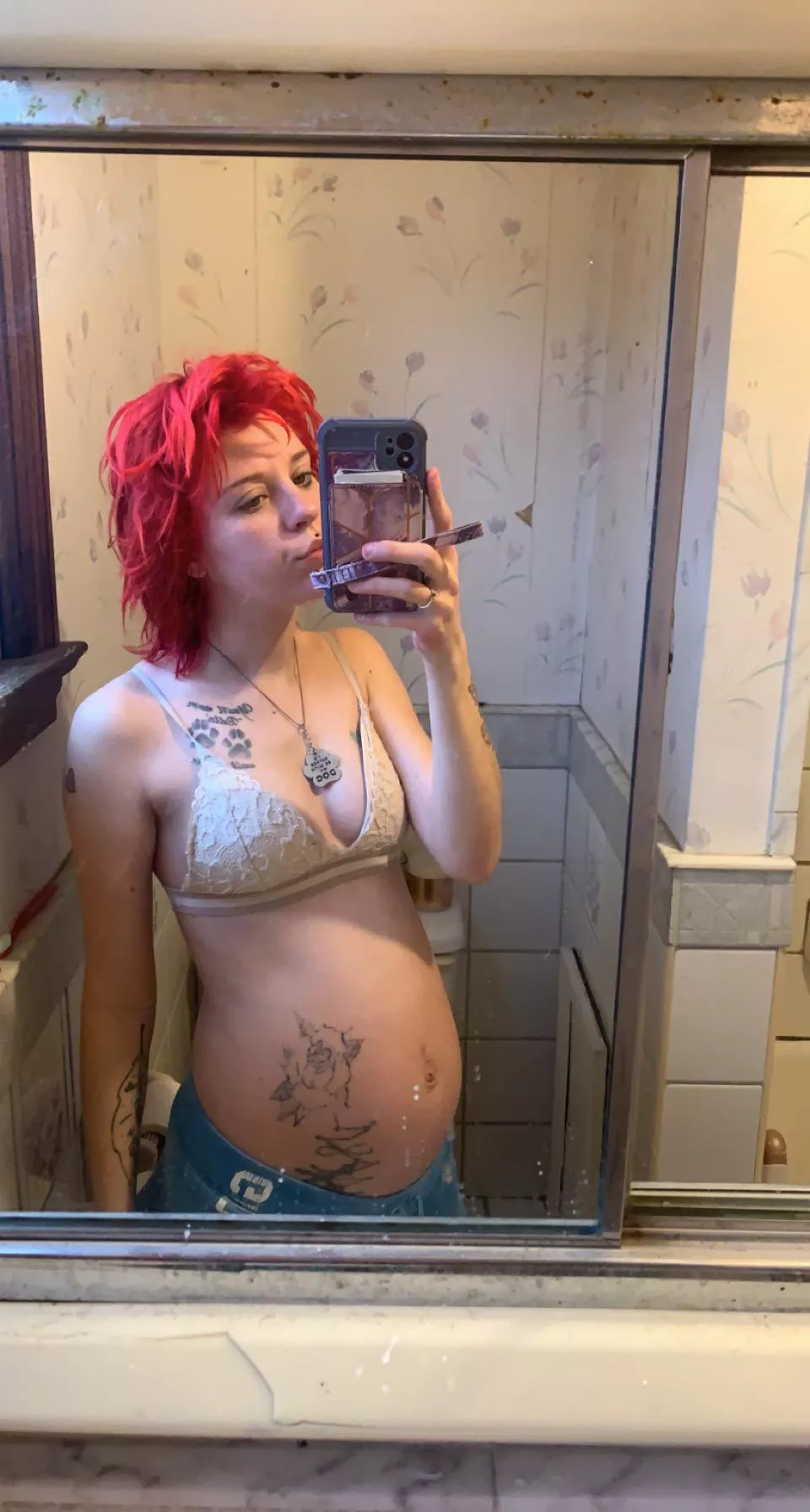 how are you gonna message me saying you'll pay $250 per video then call me incompetent when I think it's a scam? 🤣😅 I'm literally done with these people