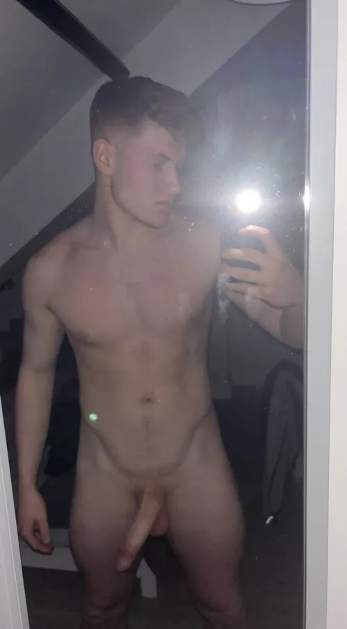Hung ginger stud 😈
