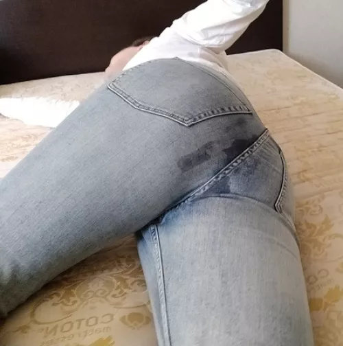 I do not know why, but I like being in the role of a wonded good guy with cum on ass, who is being carried for raape