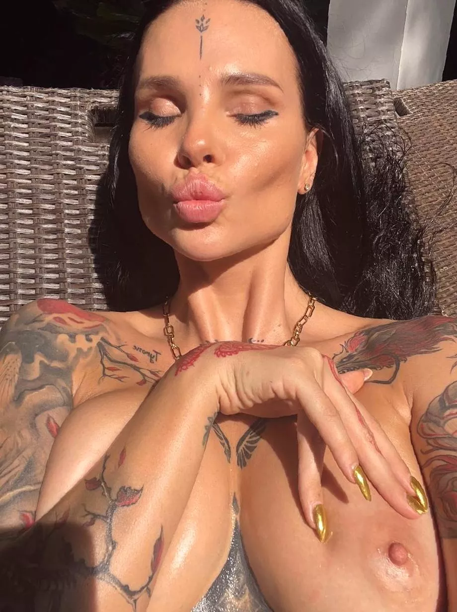 If you were mine, I'd be sending daily nudes like this