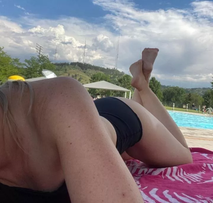 imagine you can lick my soles clean 😉