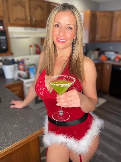 In a world of Grinches, be a cheerful midwest milf