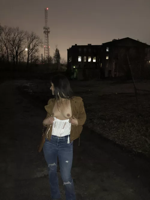 It may be holiday season, but I’ll always have a thing for spooky photo ops 😈