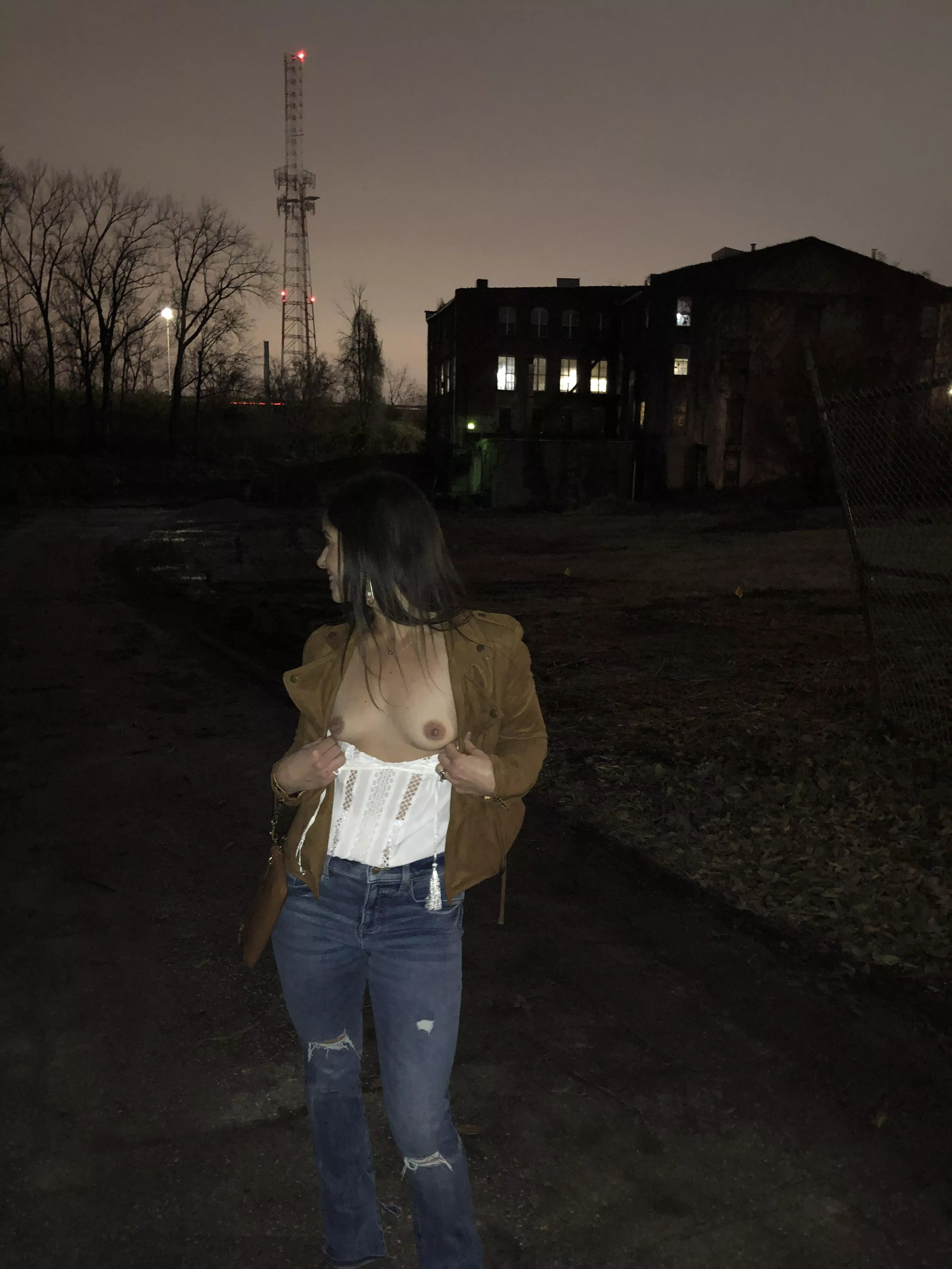 It may be holiday season, but I’ll always have a thing for spooky photo ops 😈