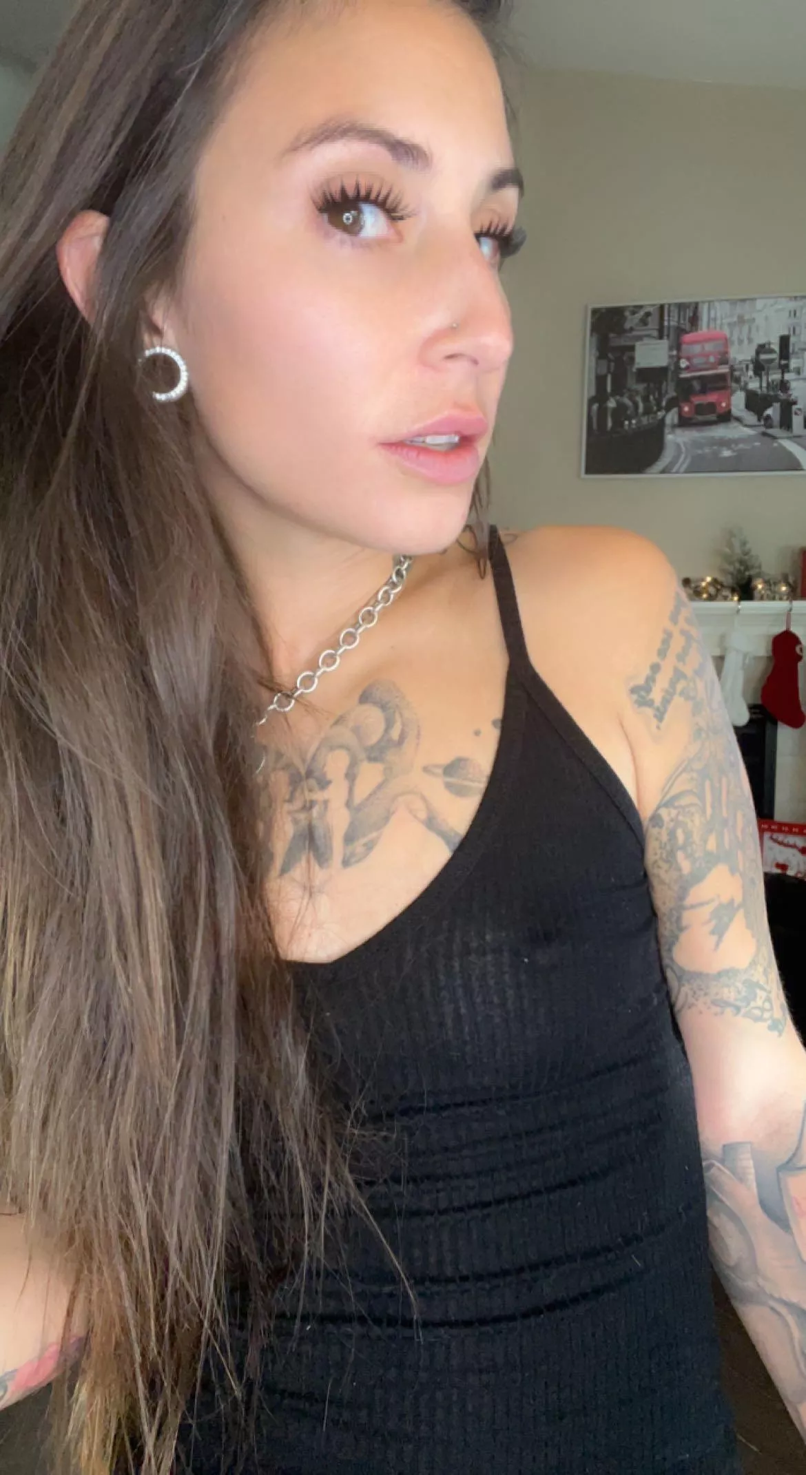 Just a peek 🫣 31F