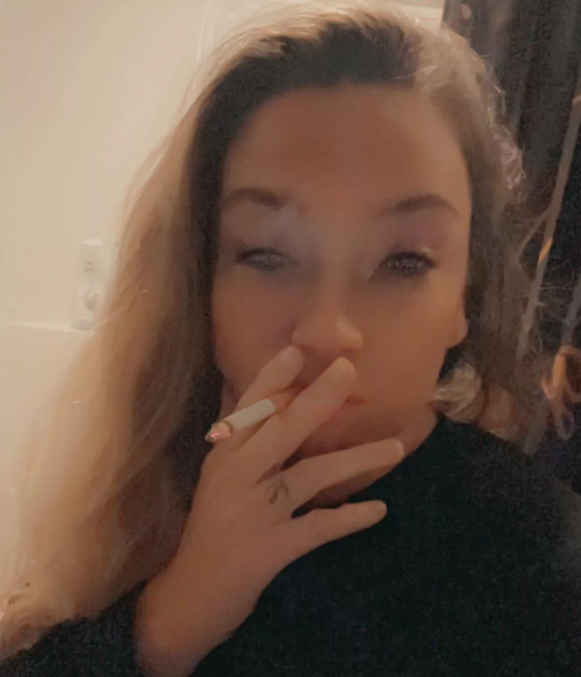 Just a smoke before a hot shower 🤤😍 #smokingfetish