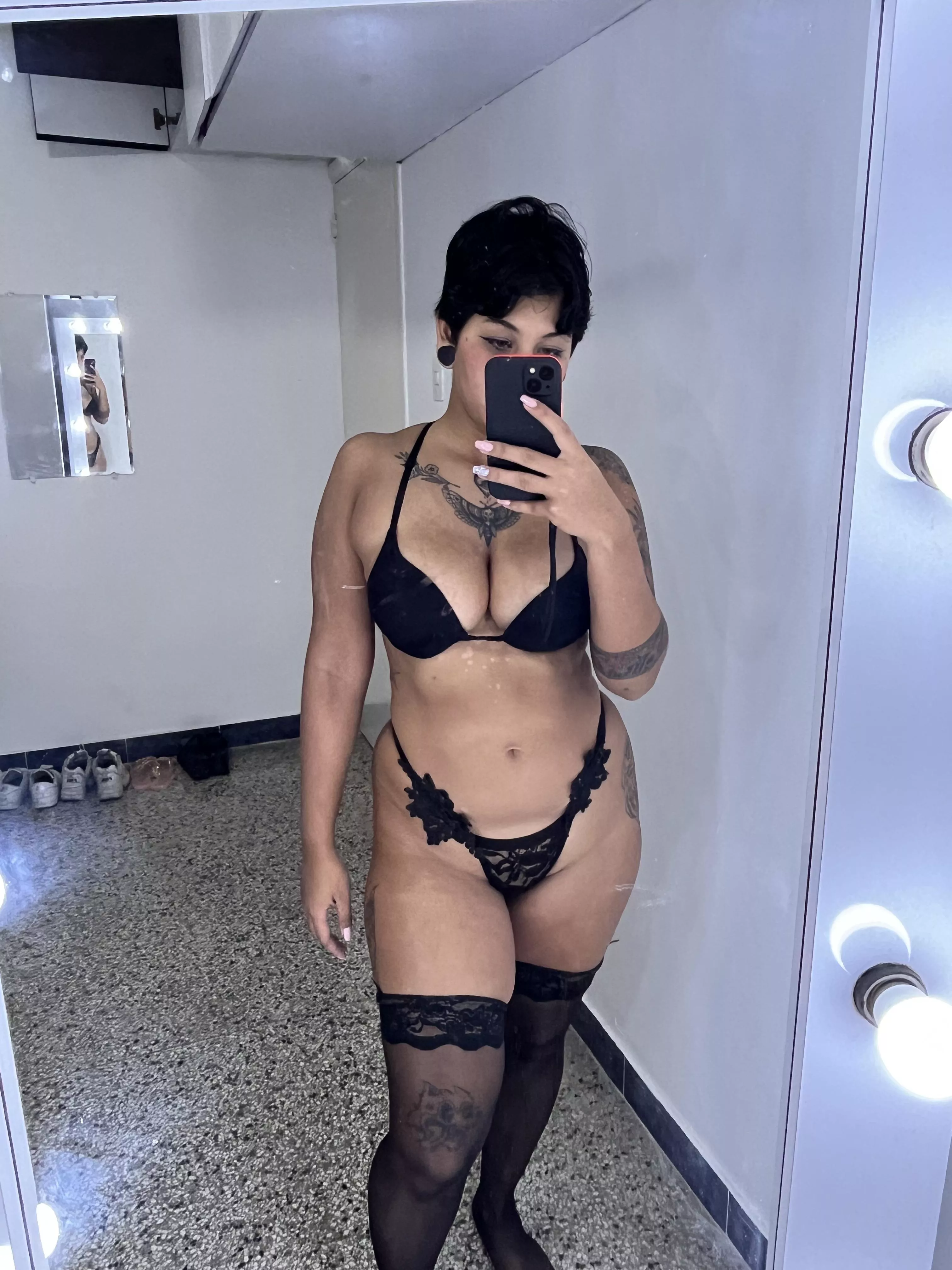 Latina with tight thighs