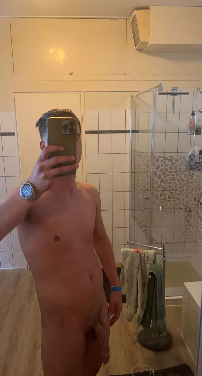 Let´s smoke a blunt get tipsy and fuck all Saturday night long