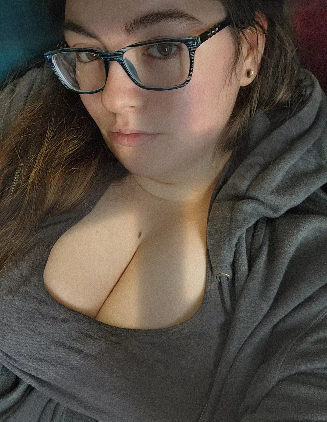 my first post here 🙈 hope you enjoy. I love the cleavage this bra gives me 😍