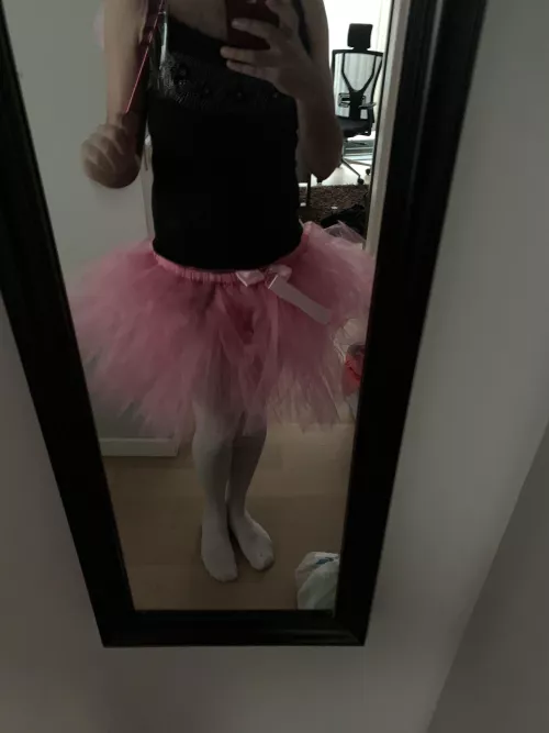 My sis made me practice ballet for 1 hour in this outfit. Its so humiliating