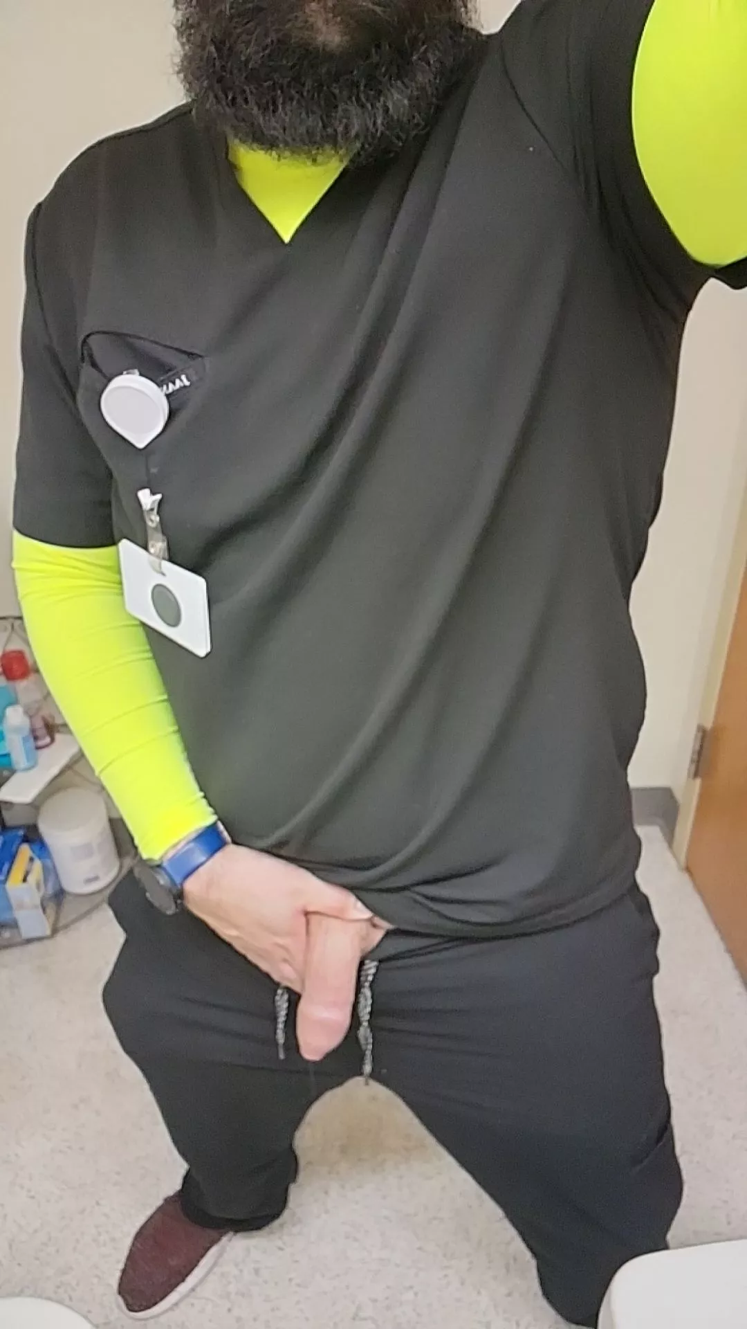 Night shifts in a hospital can be long. Lookin to chat