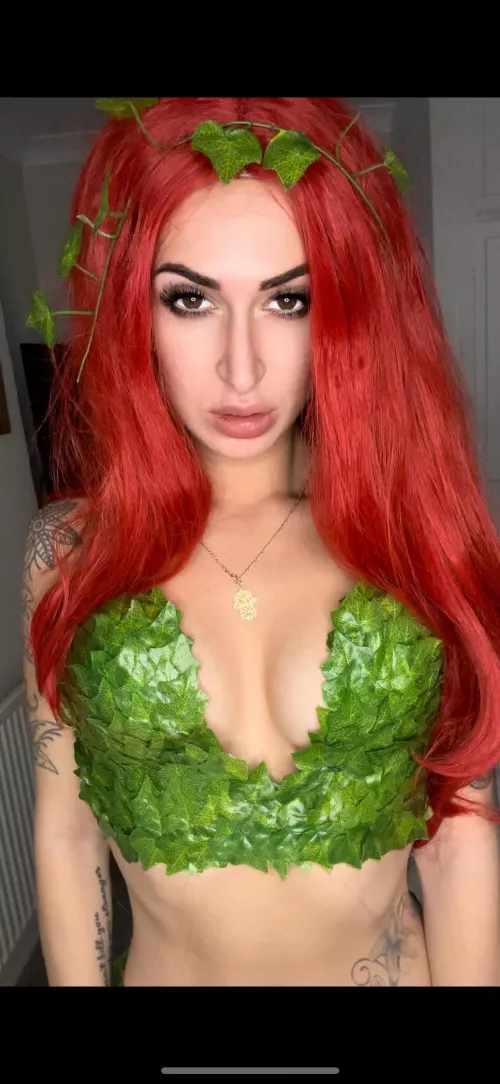 Poison ivy by mialondyn