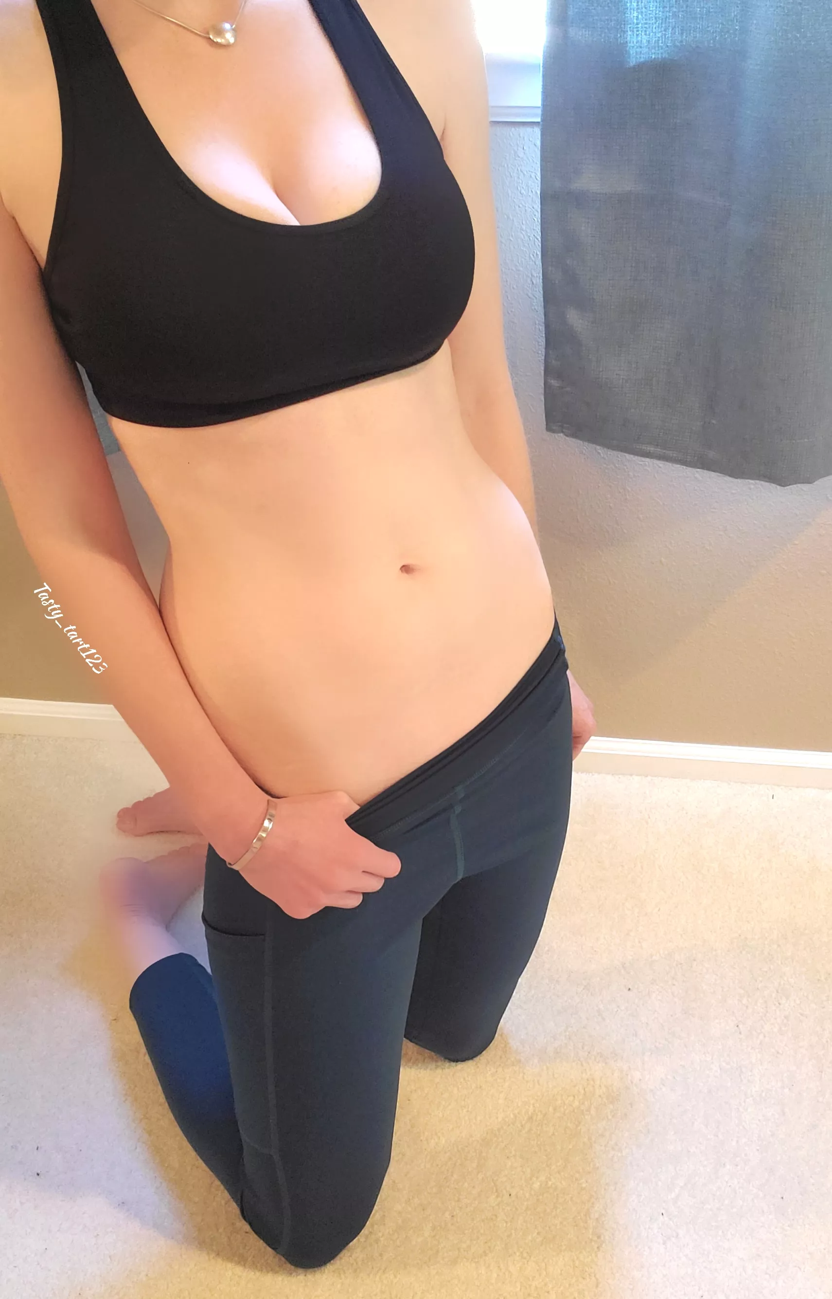 pre workout ...wonder how sweaty I'll be post workout 😈