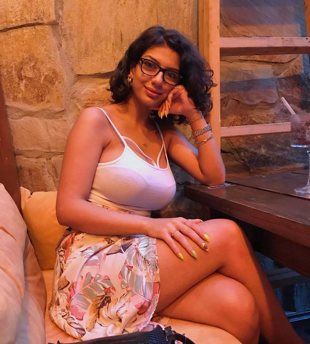 She knows she's hot af irtr