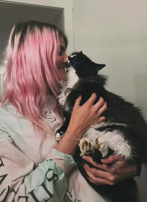 Some wholesome neon hair content for your day