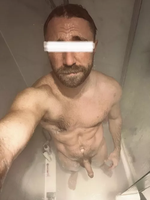 Somewhat stupidly tried to keep my eyes open in the water 🤦‍♂️