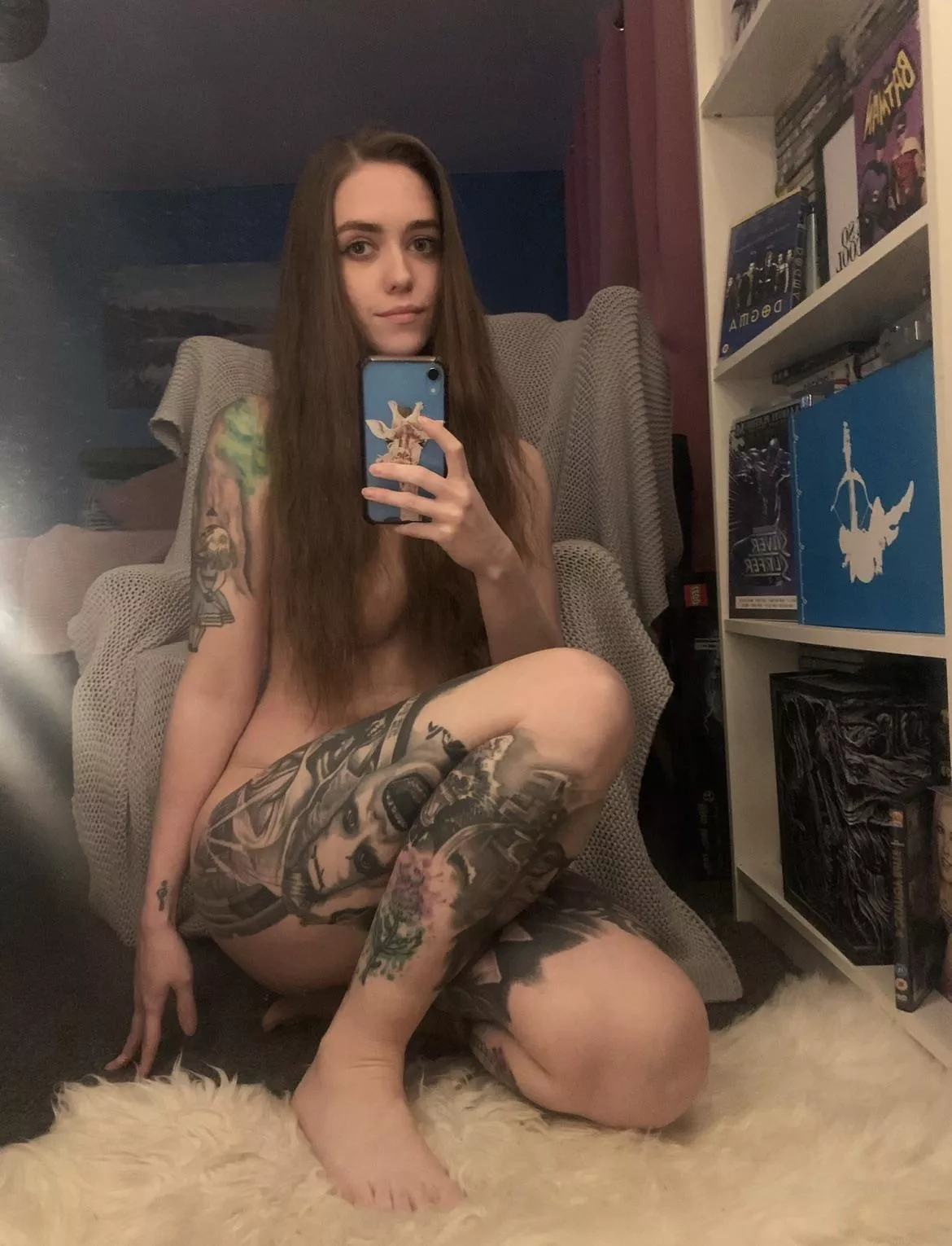 Sunday is best spent naked and in bed 🤭 [f]