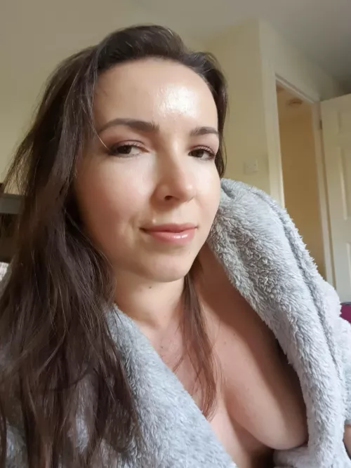 The robe keeps opening idk how is that possible