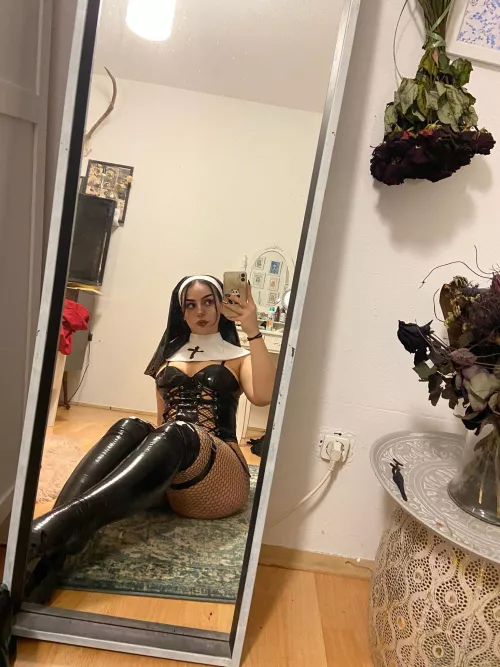 Thigh highs stay on ;)