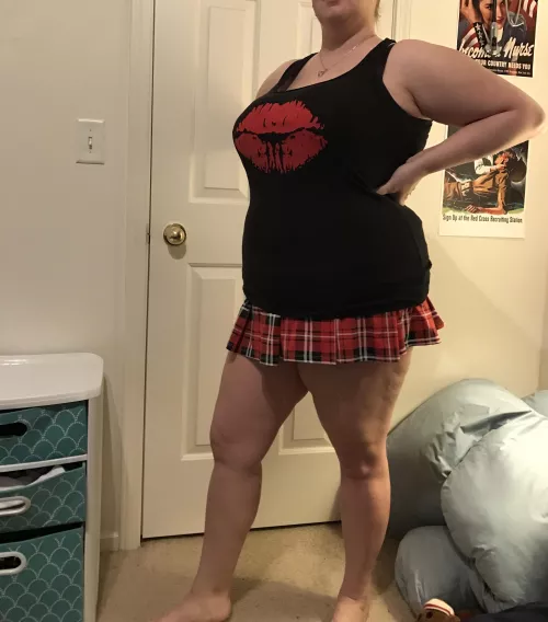 Think my hubby’s friends will like my outfit when they all get back from the bar later