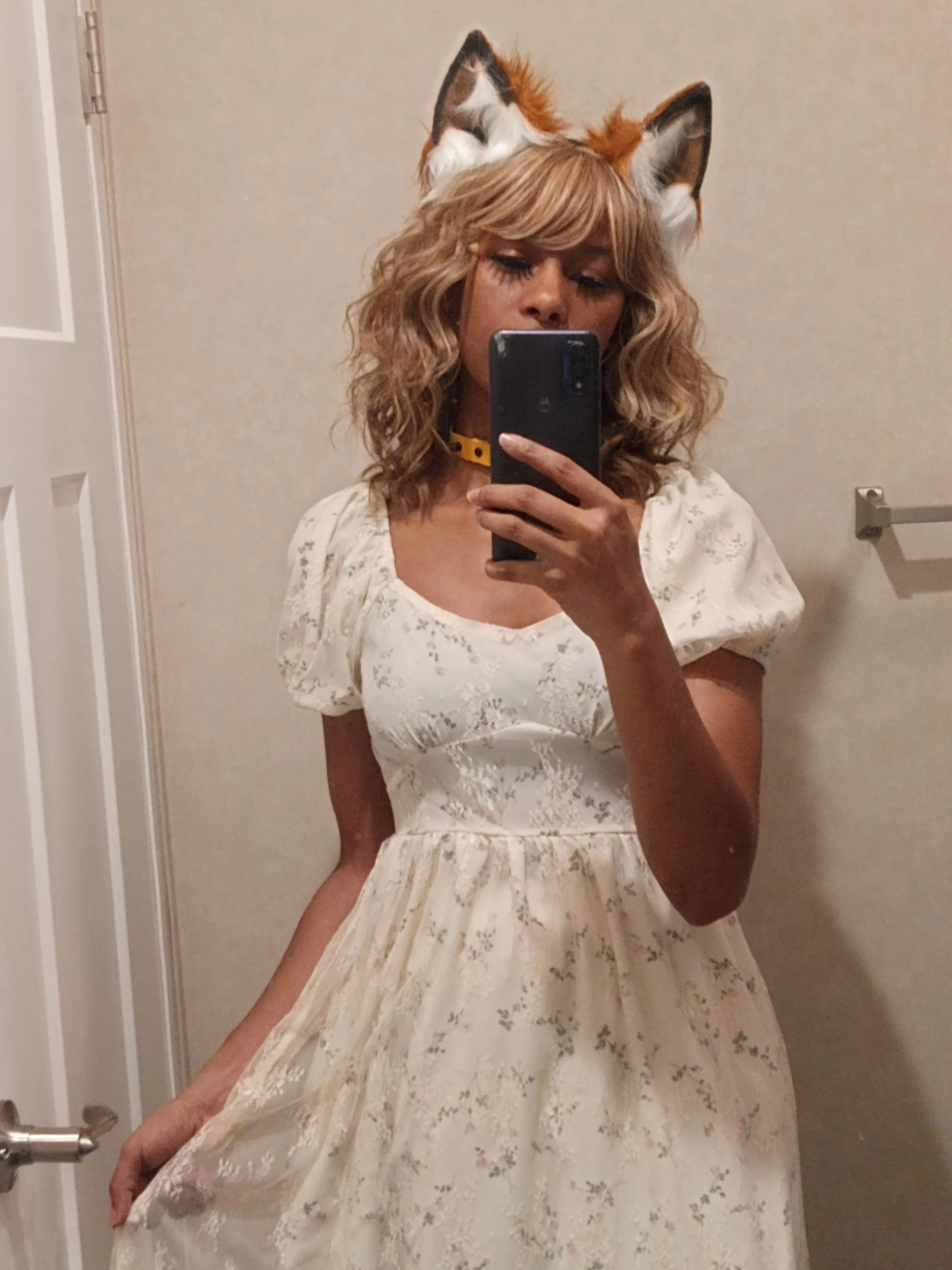 This dress could use some alterations. Still in love with it. Prairie Queen. 💛🌷