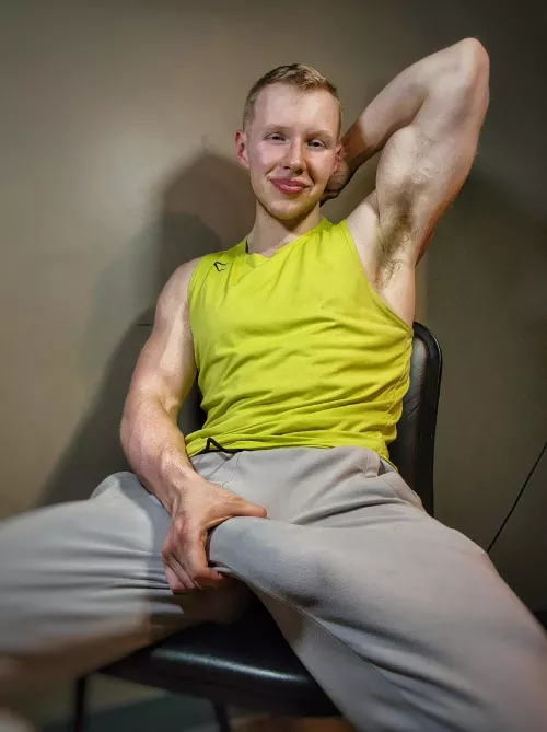 unleash my bulge and unload me🍆💦 [22]