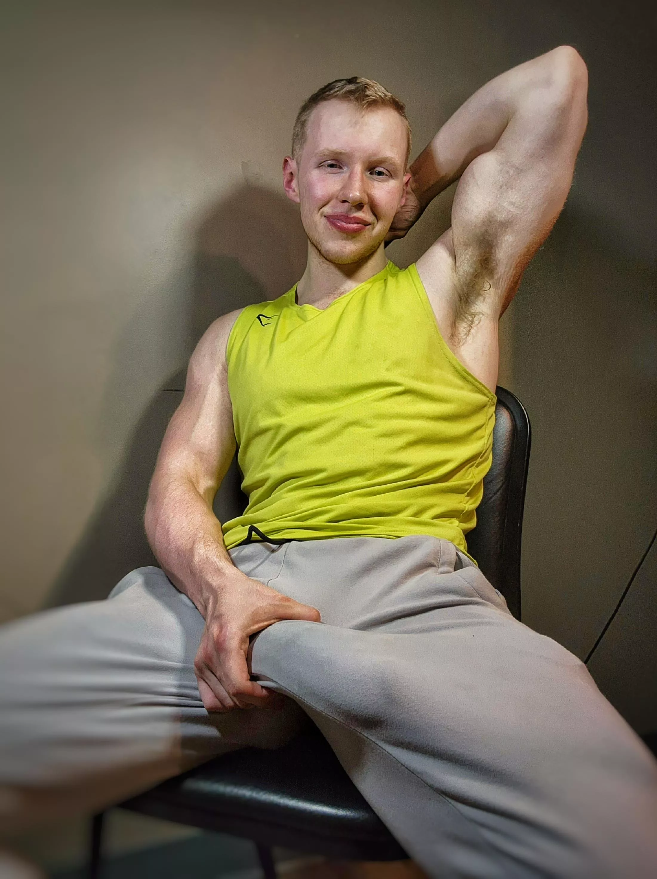 unleash my bulge and unload me🍆💦 [22]