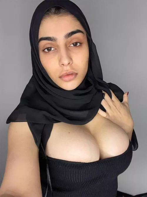Upvote if you’d support Arabic lady