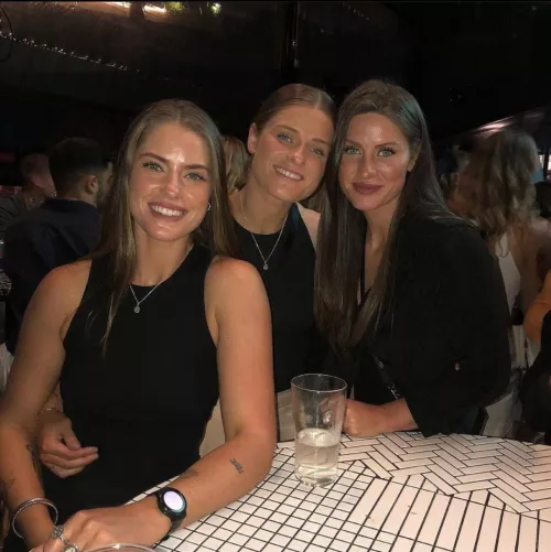 Which sister will you choose?