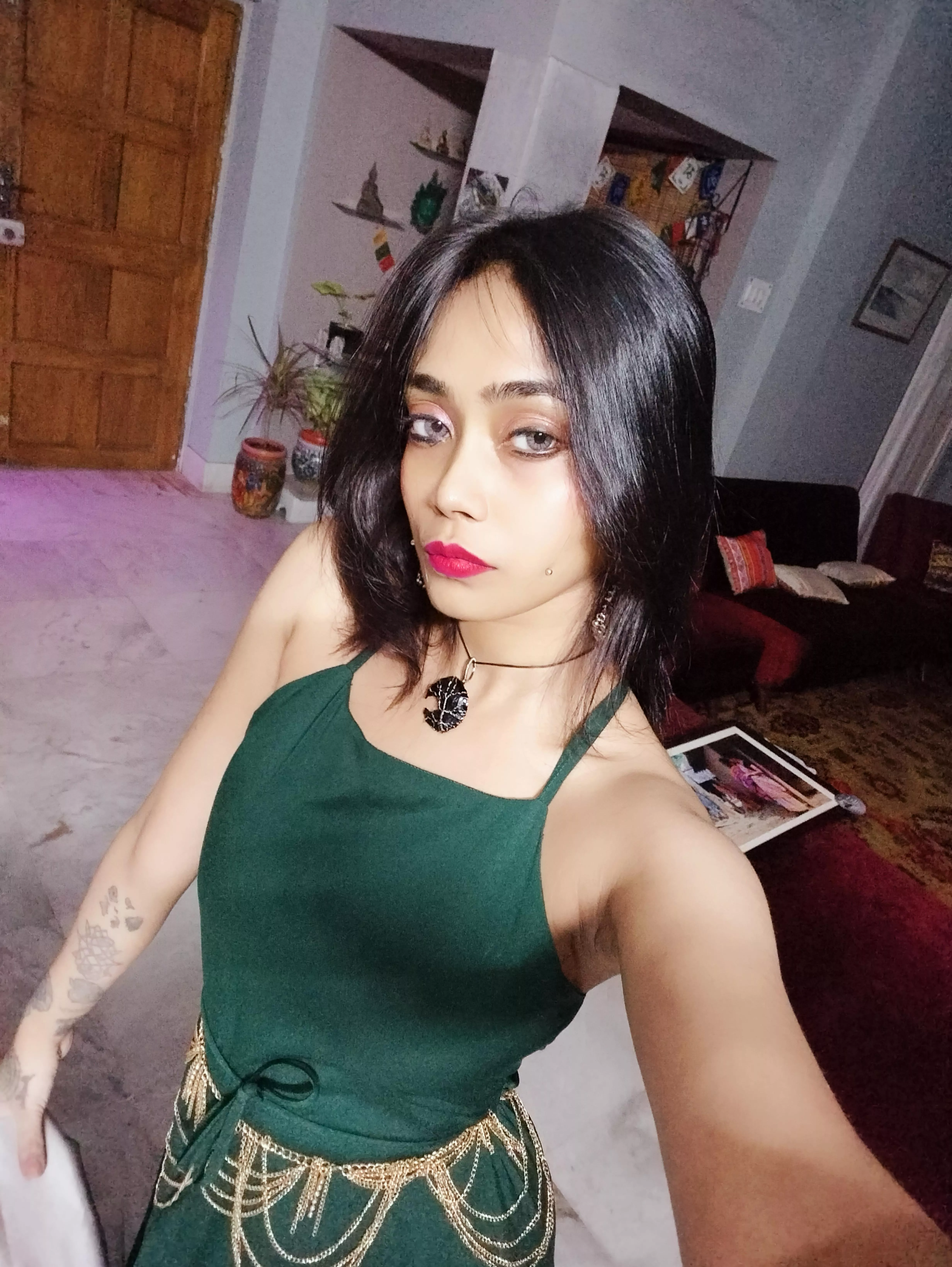 wonder what's inside much ? [F]