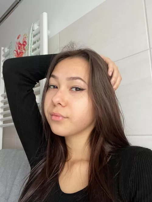 Would you give a small Latina a chance?