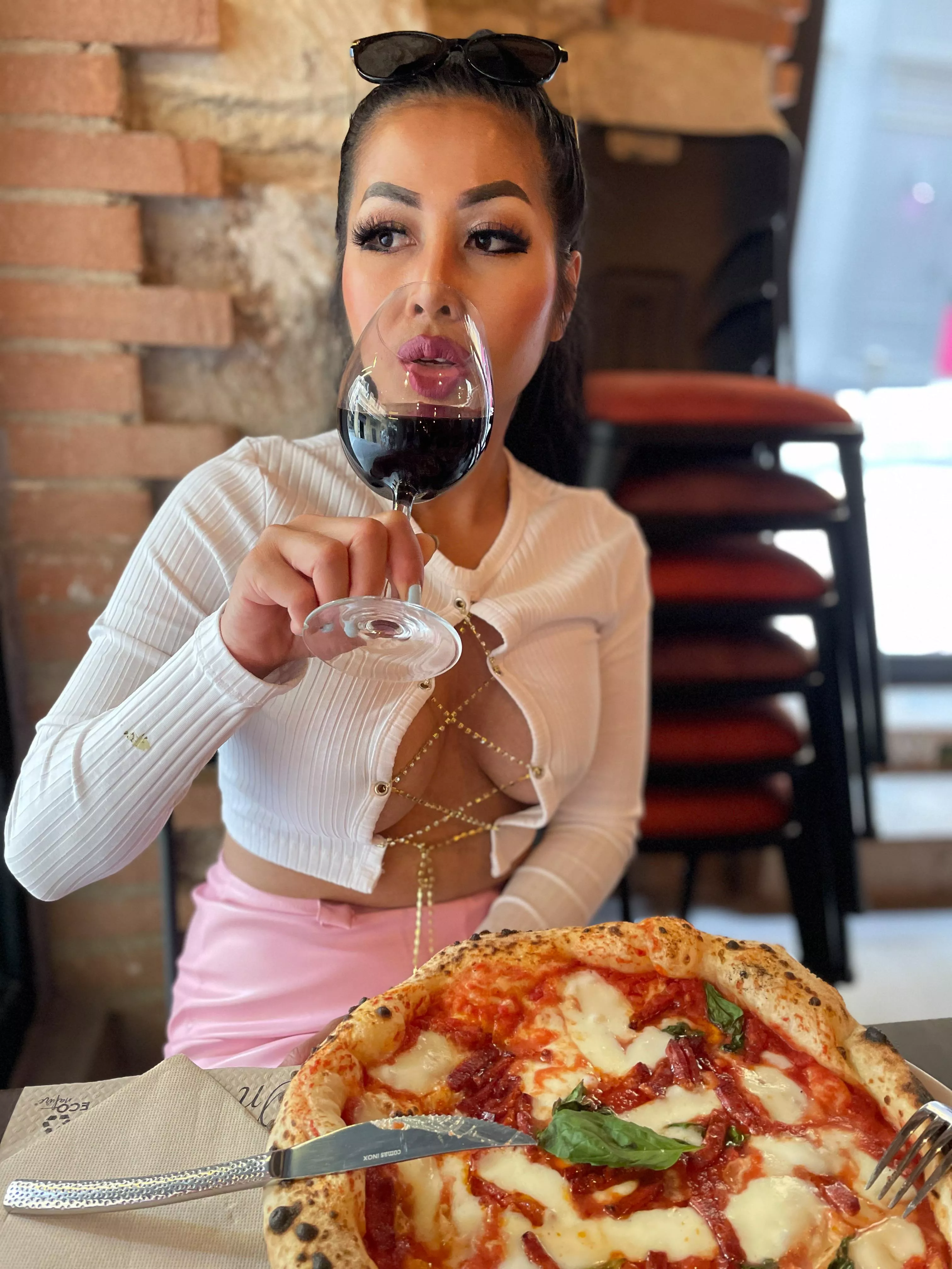 You love pizza and red wine 🍷?