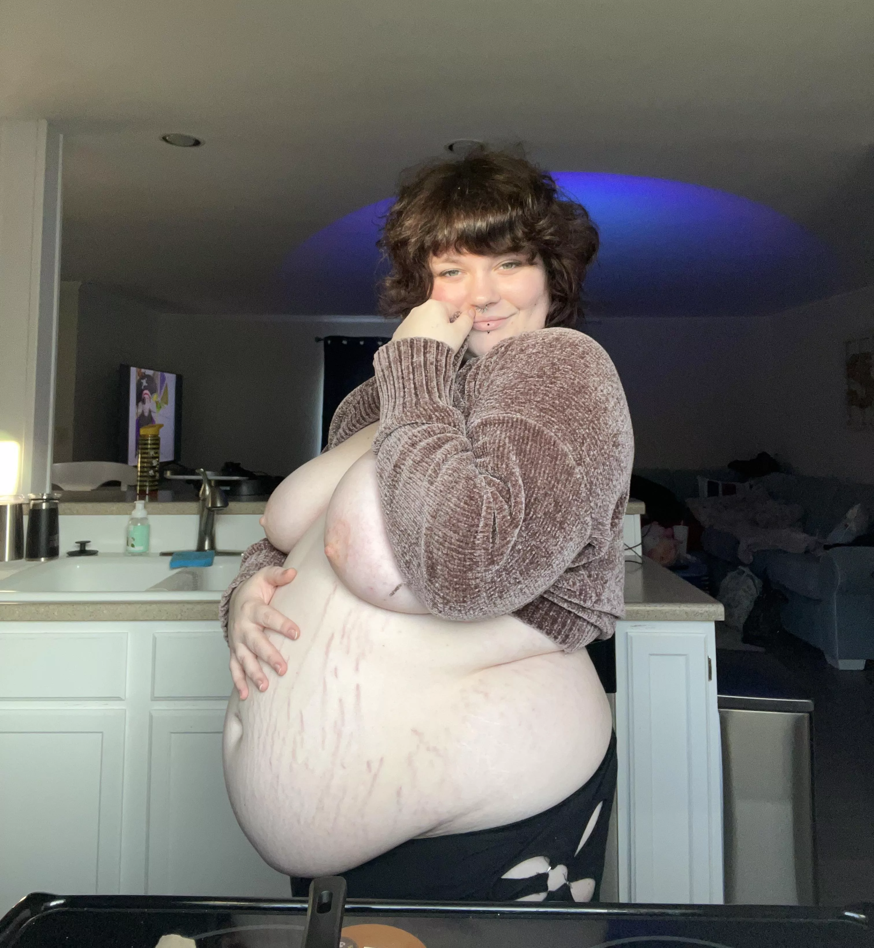 your pretty piggy needs tummy rubs!