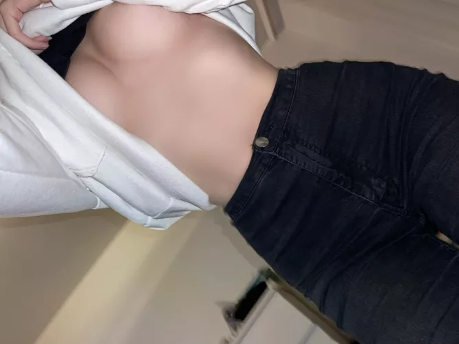 2003 babyy :3🖤 [f]