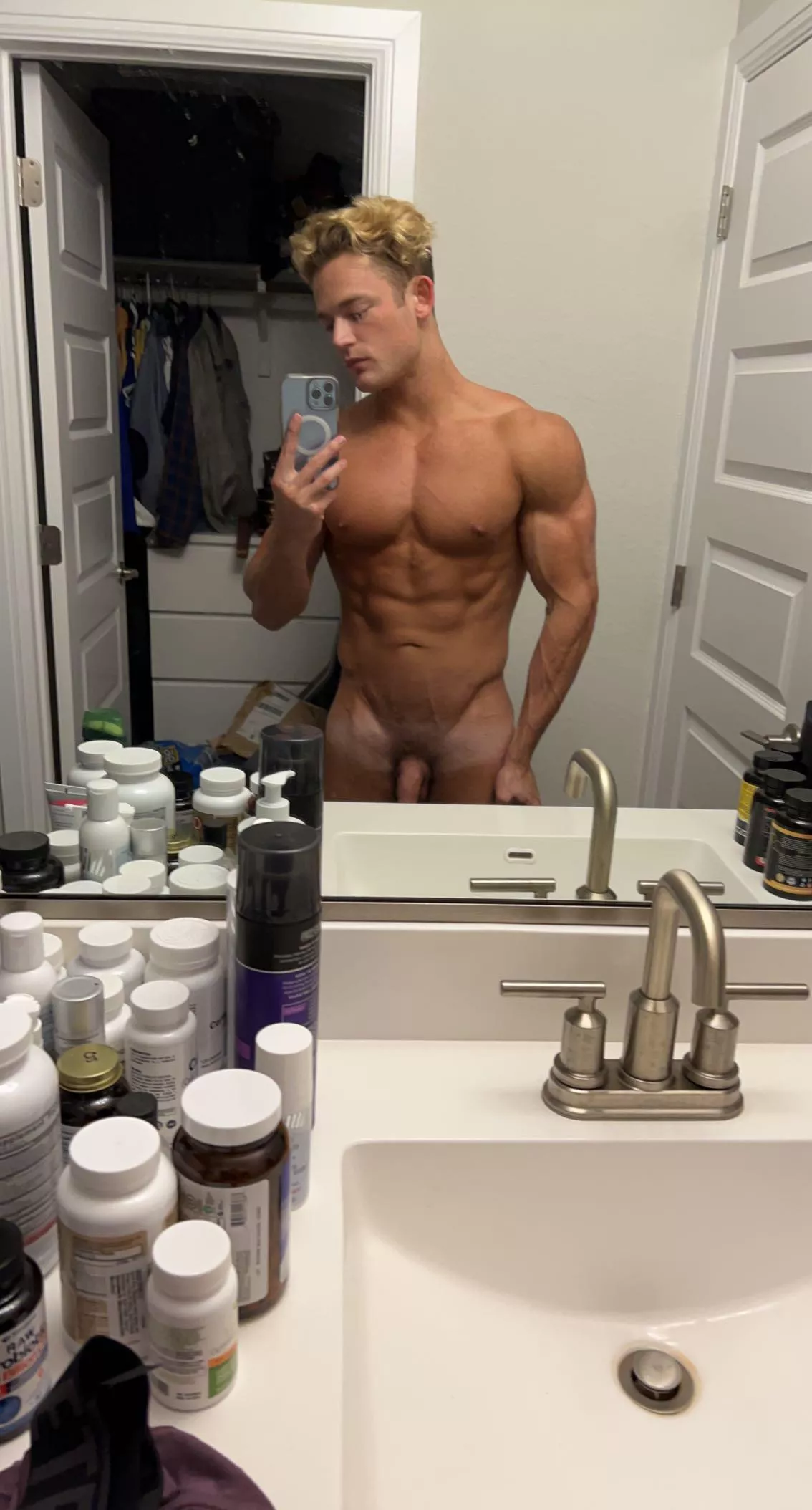 24 [M] Missing this physique… Throwback to getting competition lean. the bulk has me feeling self conscious lol