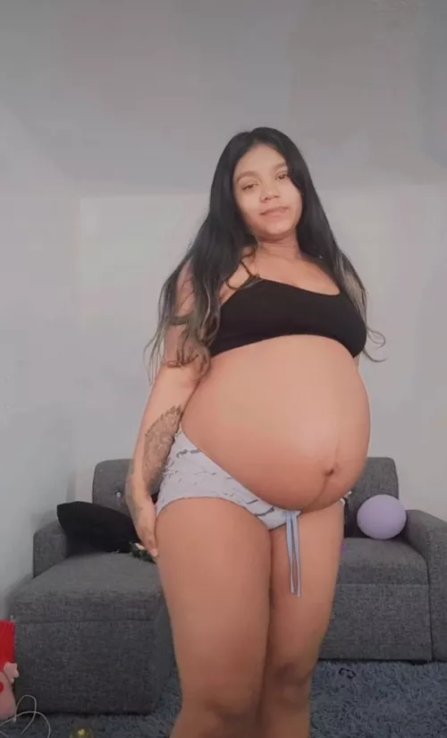 35 weeks, pregnancy has me very hot