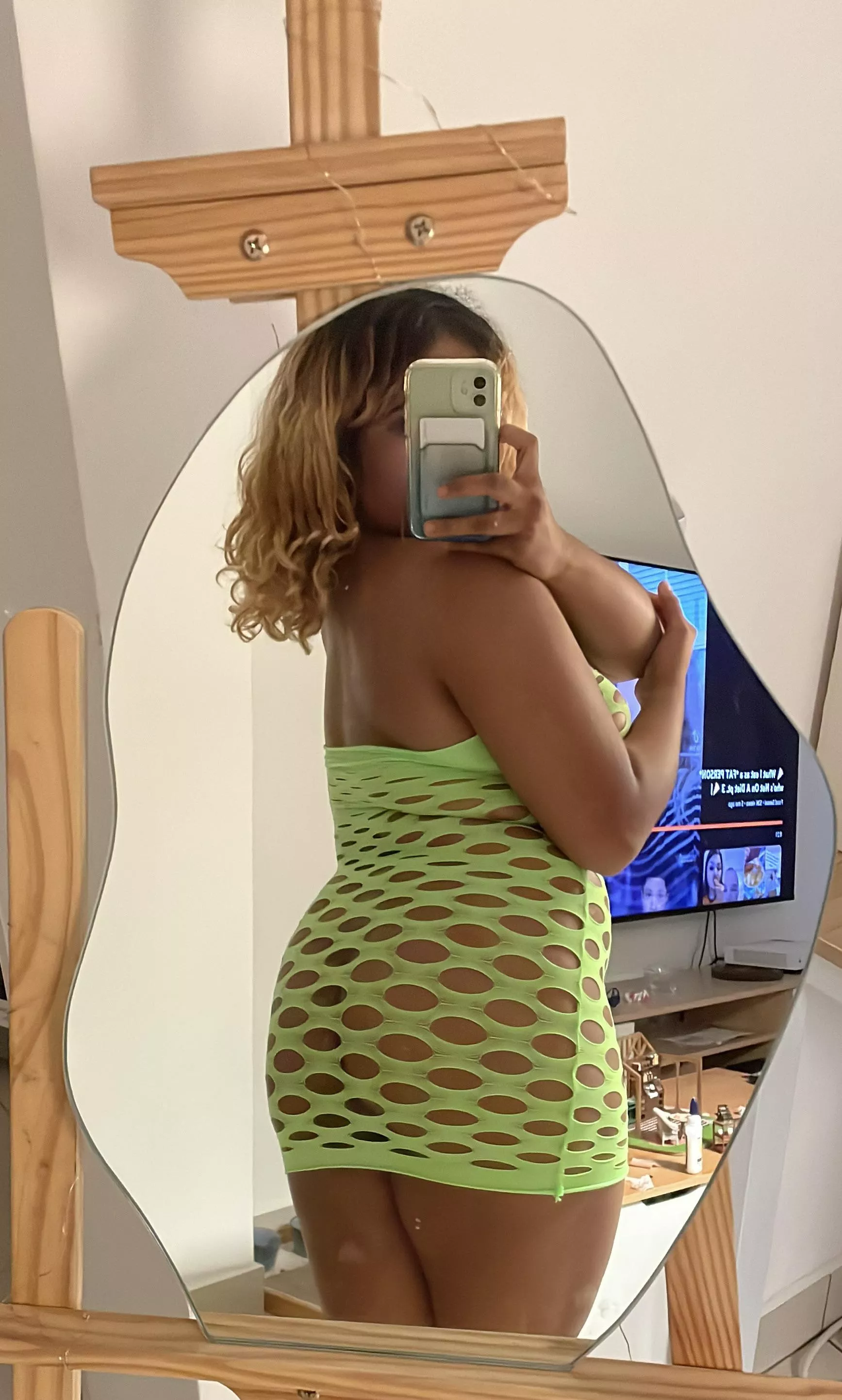5’1” indian chick with a thick, curvy ass. Would you tap? [F]