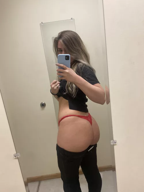 Can you meet me in the fitting room?