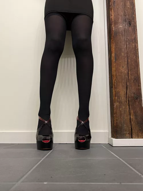 Can’t go wrong with a LBD & heels