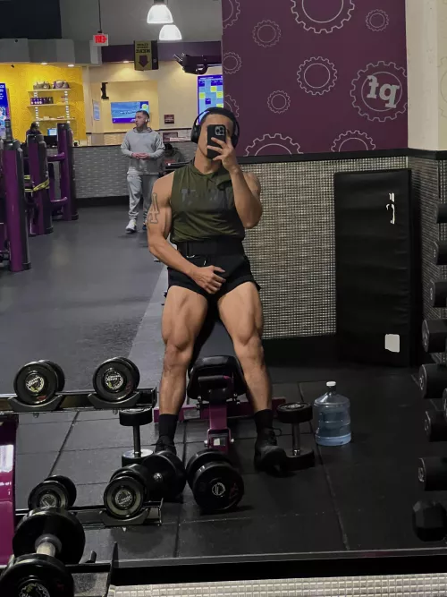 Can’t help but flex when im in front of a mirror :)