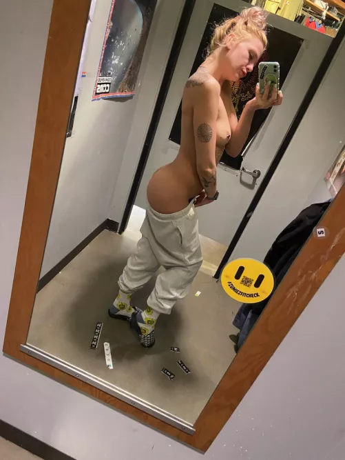 Guess where I work 😈 [F] 26