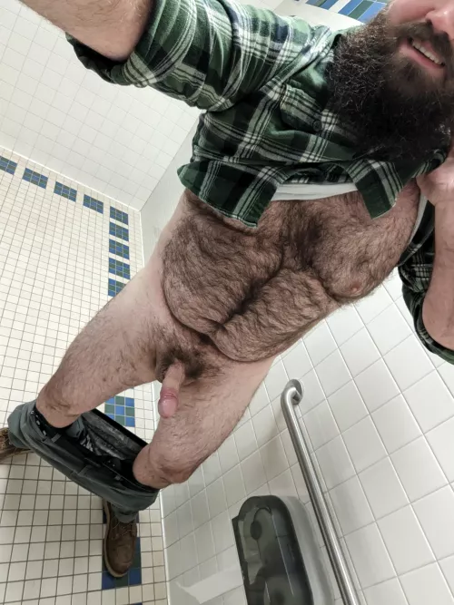 happy Monday! if I have to go into work, I might as well get naked in the bathroom right? 😁