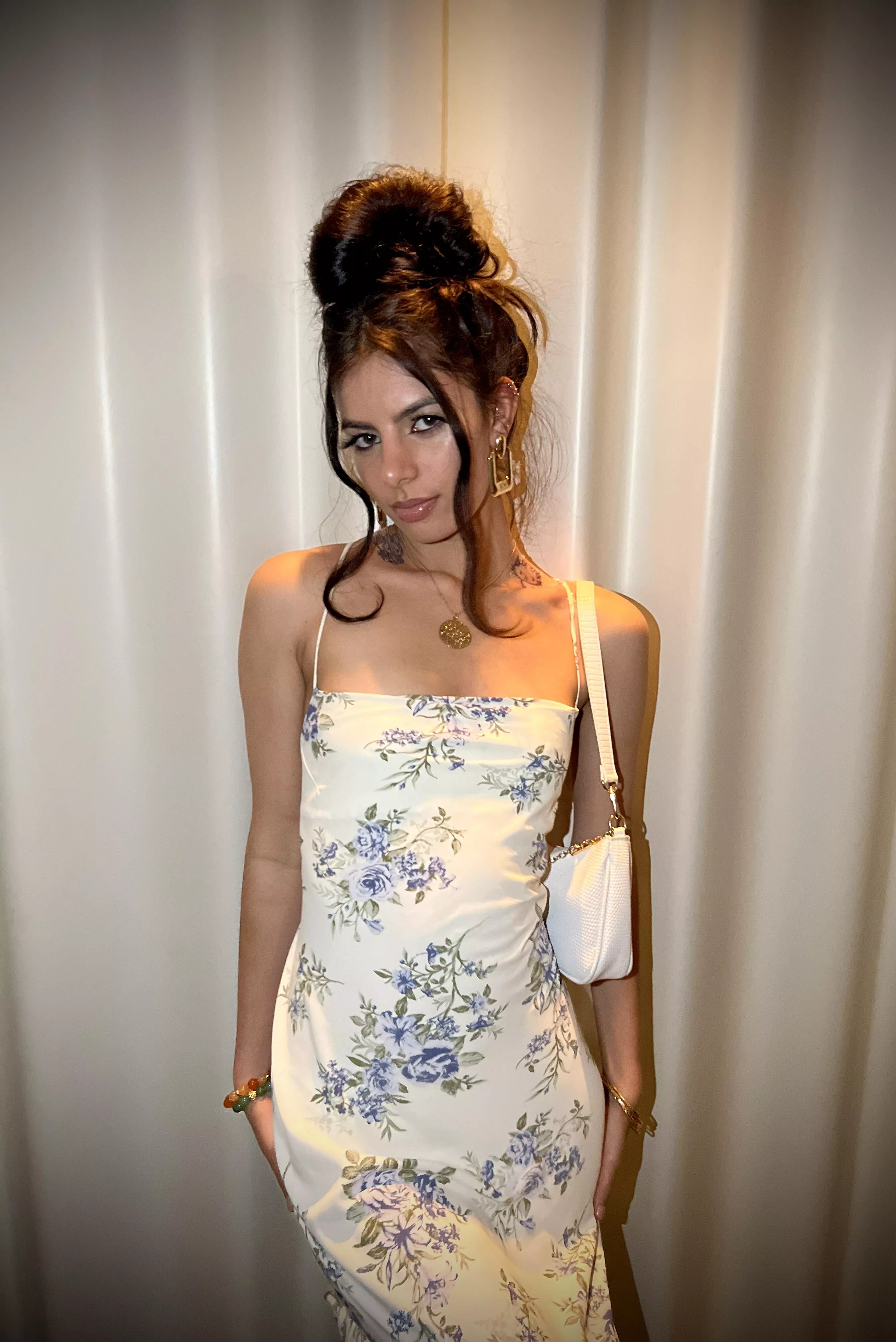 Hey guys stop asking Santa for a cute indian girl .. I can't be everywhere at once 😉